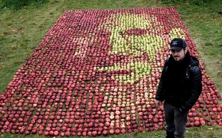 Umjetnik Olivier Lefebvre uz 3.500 jabuka izmaštao lice umog dizajnera iz Silicijumske doline